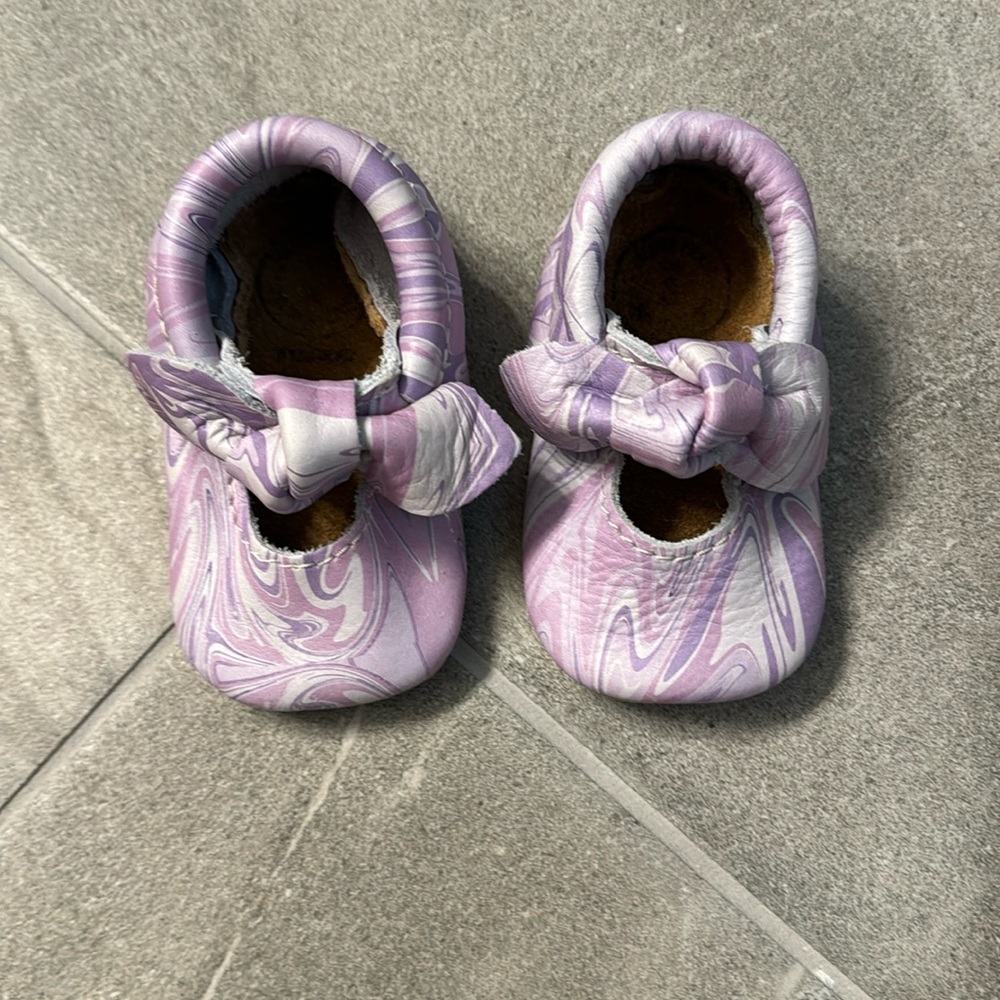 Freshly Picked Purple Swirl Knotted Bow Baby Shoes